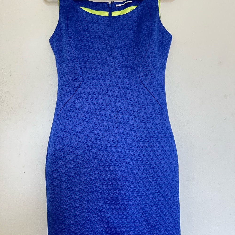 T Tahari Blue Textured Sheath Dress – Sleeveless, Elegant (See Description)